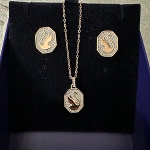authentic swarosvki swan necklace with earring rose gold